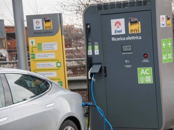 Enel lancia anche in Puglia un nuovo applicativo dedicato al mondo della mobilit elettrica. Si tratta di e-Go il nuovo servizio di ricarica per i veicoli elettrici targato Enel Energia.