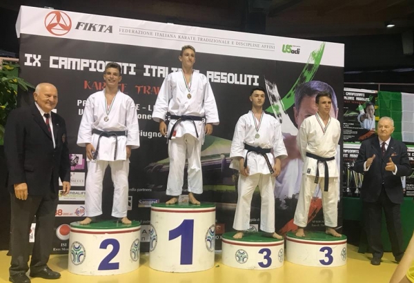 Samuele Silvestri, l'atleta viestano trionfa ai Campionati Assoluti Karate Tradizionale -  Ostia 9 - 10 Giugno -