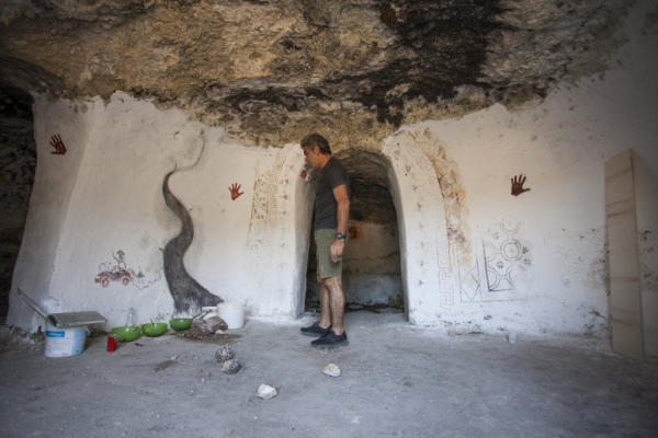 Un artista nella grotta: Saavedra sul Gargano