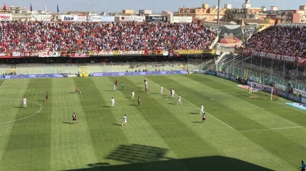 Il Foggia ad un centimetro (un punto) dalla B, 1-0 alla Reggina. Pareggio tra Matera e Lecce.