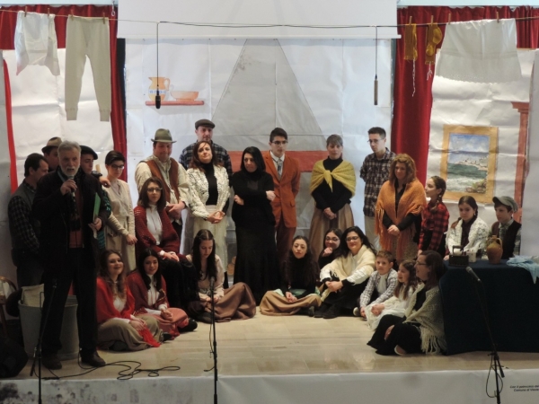 Vieste/ Gran successo ieri per il gruppo Folklorico Pizzeche & Muzzeche per l 'opera teatrale IL MIO PAESE