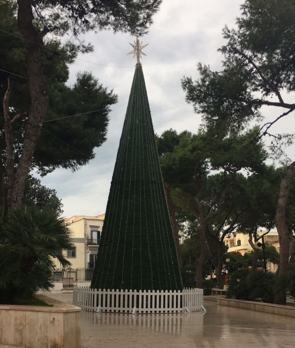 Vieste – DOMANI ACCENSIONE DELLE LUMINARIE E DELL’ALBERO DI NATALE