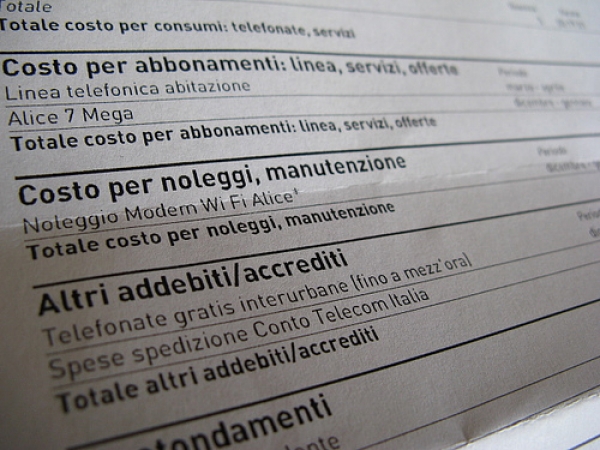 Manifestazioni pubbliche addio alla tassa Siae. Telefoni verso la legge che obbliga a fatturare a 30 giorni e non a 28.