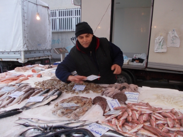 Lesina/ Inaugurato il mercatino del pesce dedicato ad "Angelo Vassallo"