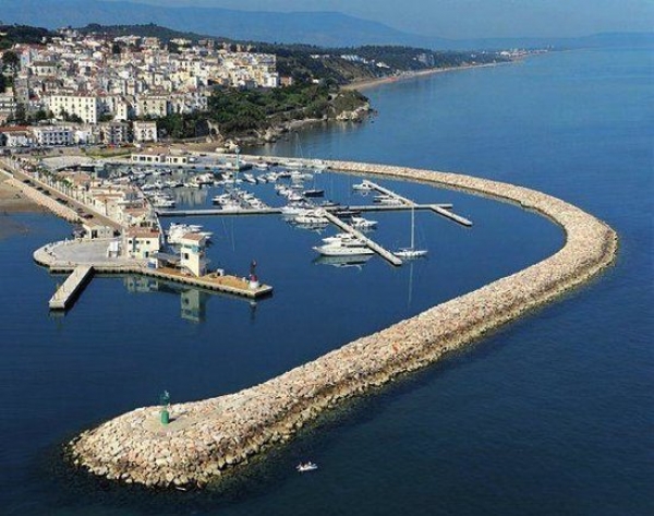 uper e Mega Yacht in arrivo al Porto Turistico di Rodi Gargano