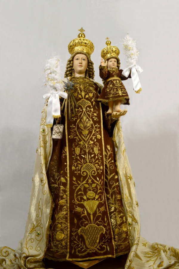 Vico/ Il restauro ridona splendore al volto misericordioso della Madonna del Carmine.